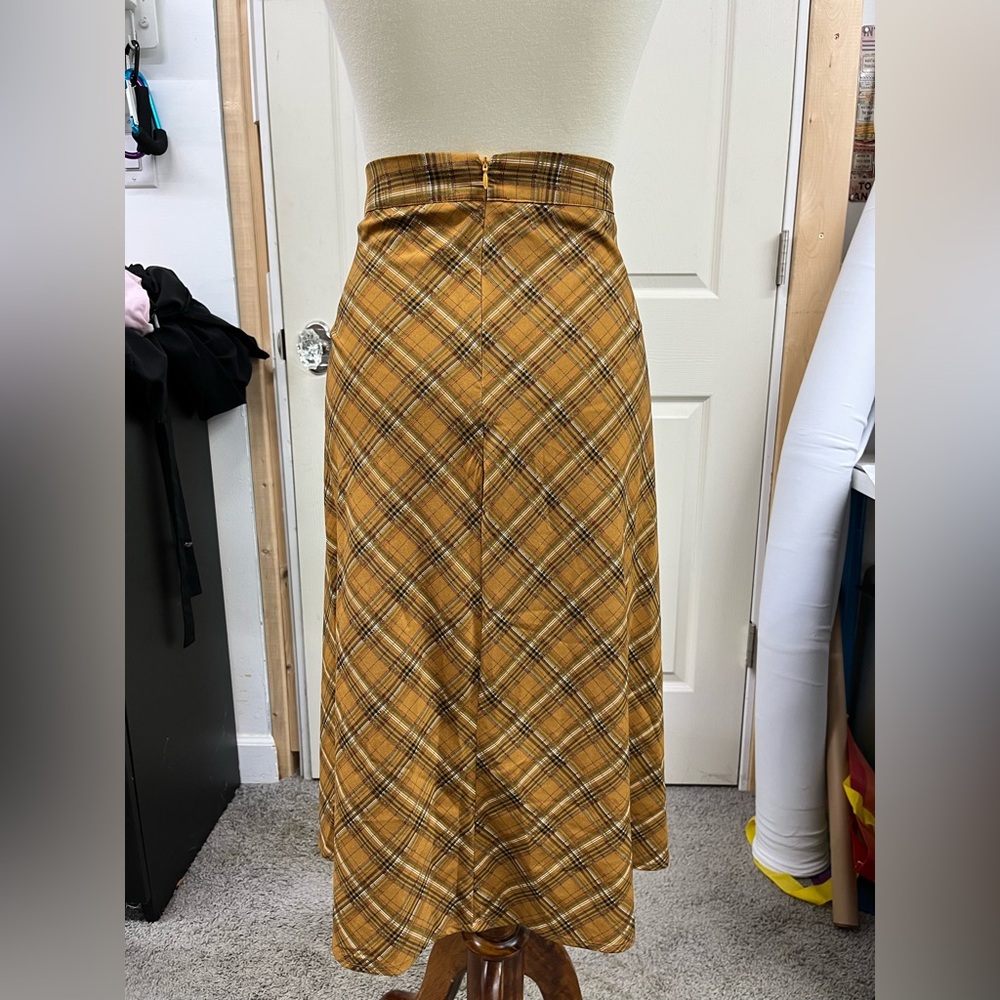 Gold plaid bow skirt - Picture 2 of 4